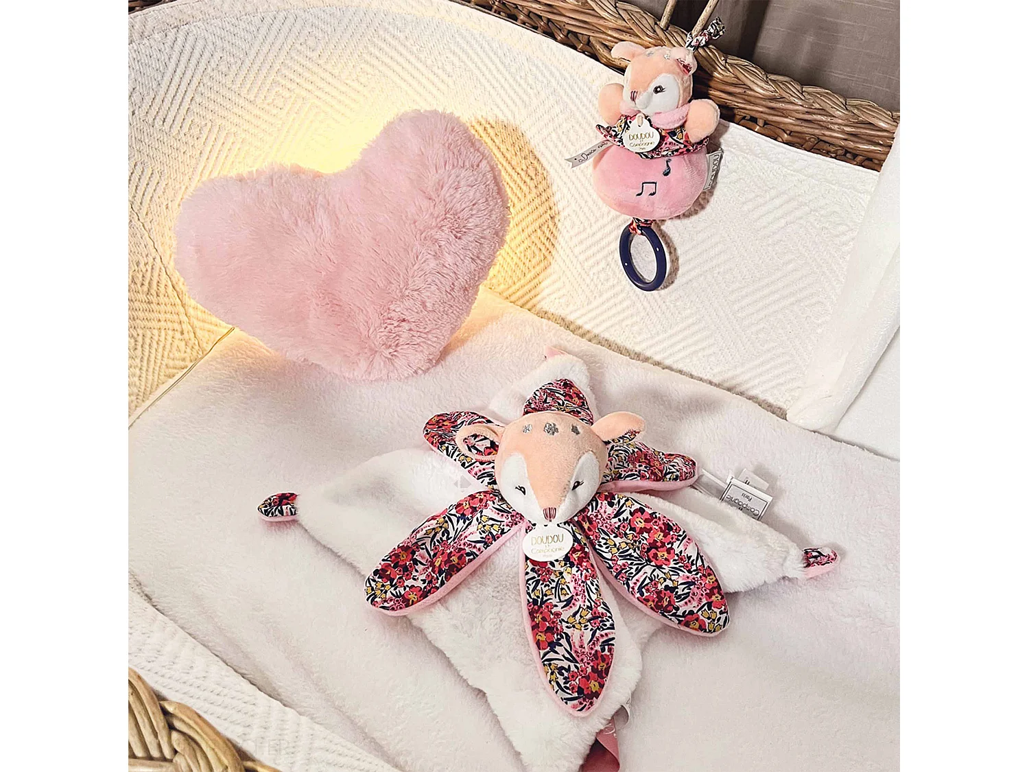 Doudou pétale 27 cm polyester BOH'AIME faon rose multicolore