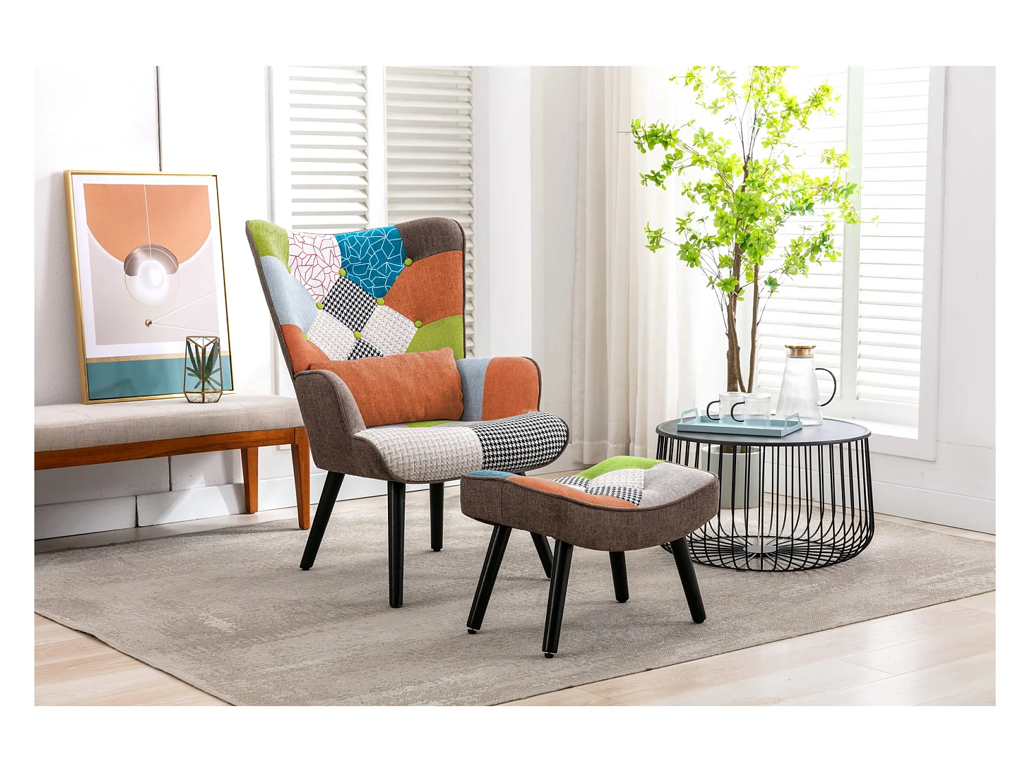 Fauteuil patchwork scandinave avec repose-pieds assorti, coussin lombaire et pieds en bois massif - Tissu en lin au design multicolore pour salon ou balcon