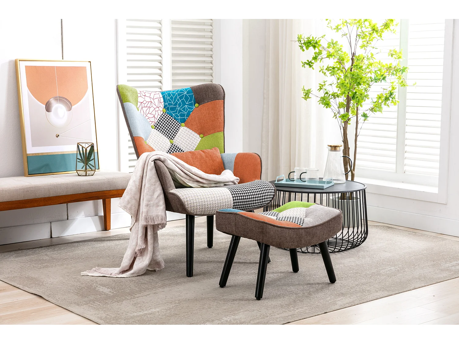 Fauteuil patchwork scandinave avec repose-pieds assorti, coussin lombaire et pieds en bois massif - Tissu en lin au design multicolore pour salon ou balcon