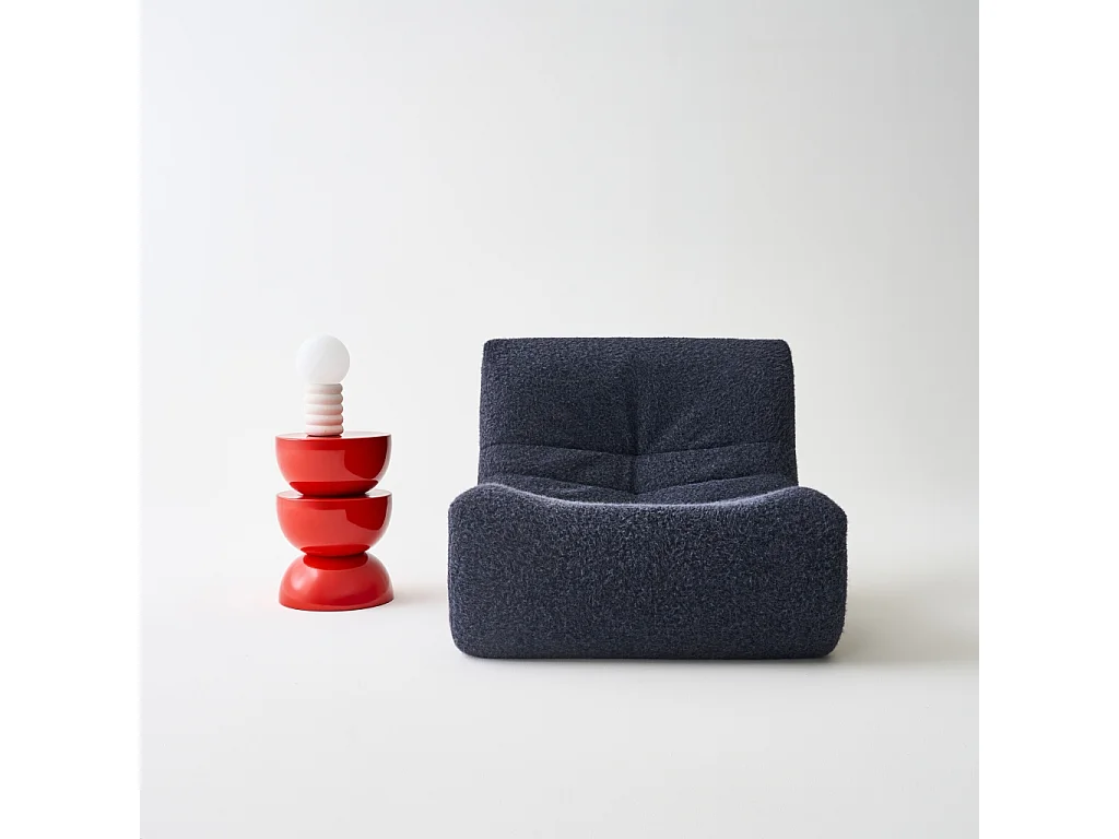 Tavolino in metallo effetto glassy, 46,5cm, corallo