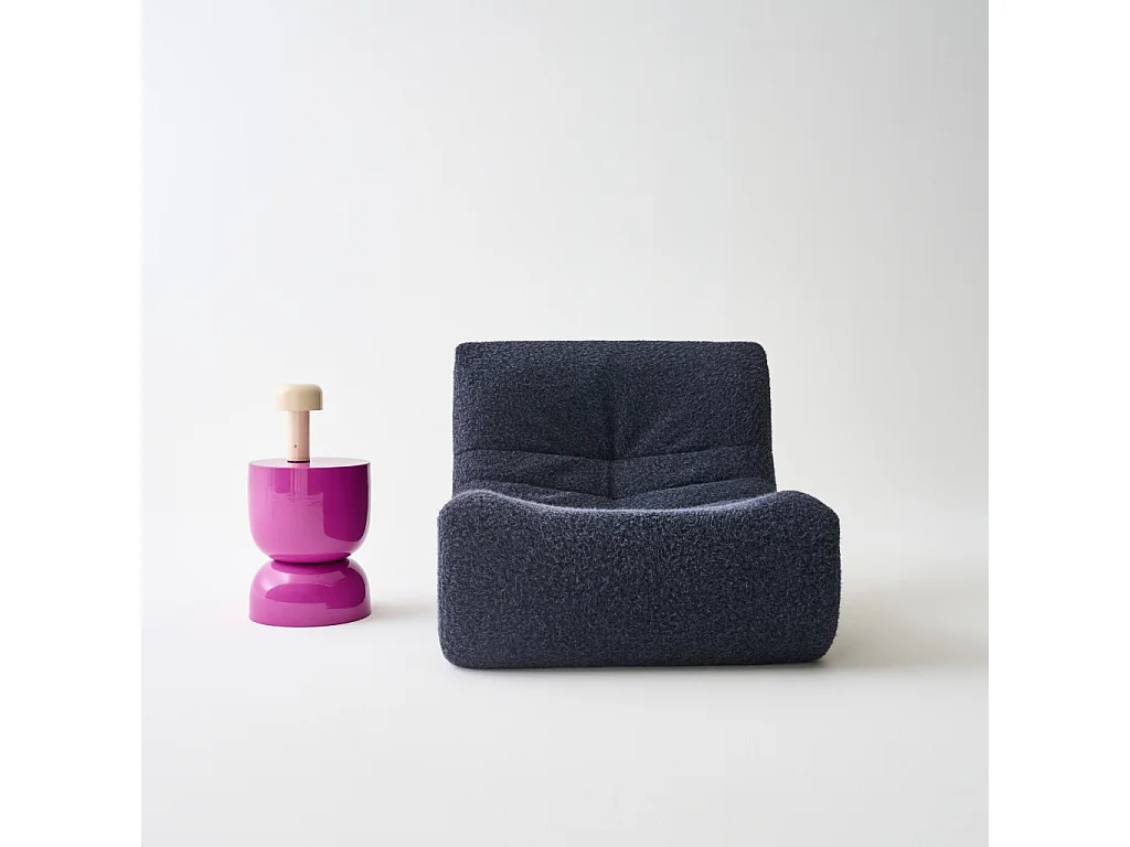 Tavolino in metallo effetto glassy,  42cm, rosa