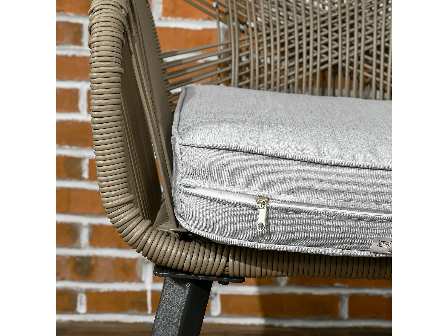 Set tavolino e sedie da giardino 3pz in rattan pe e acciaio