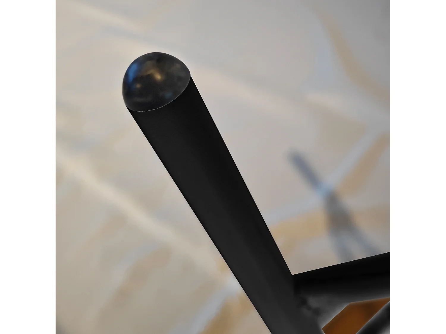 Tavolino per esterni in rattan e plastica di legno grigio e nero