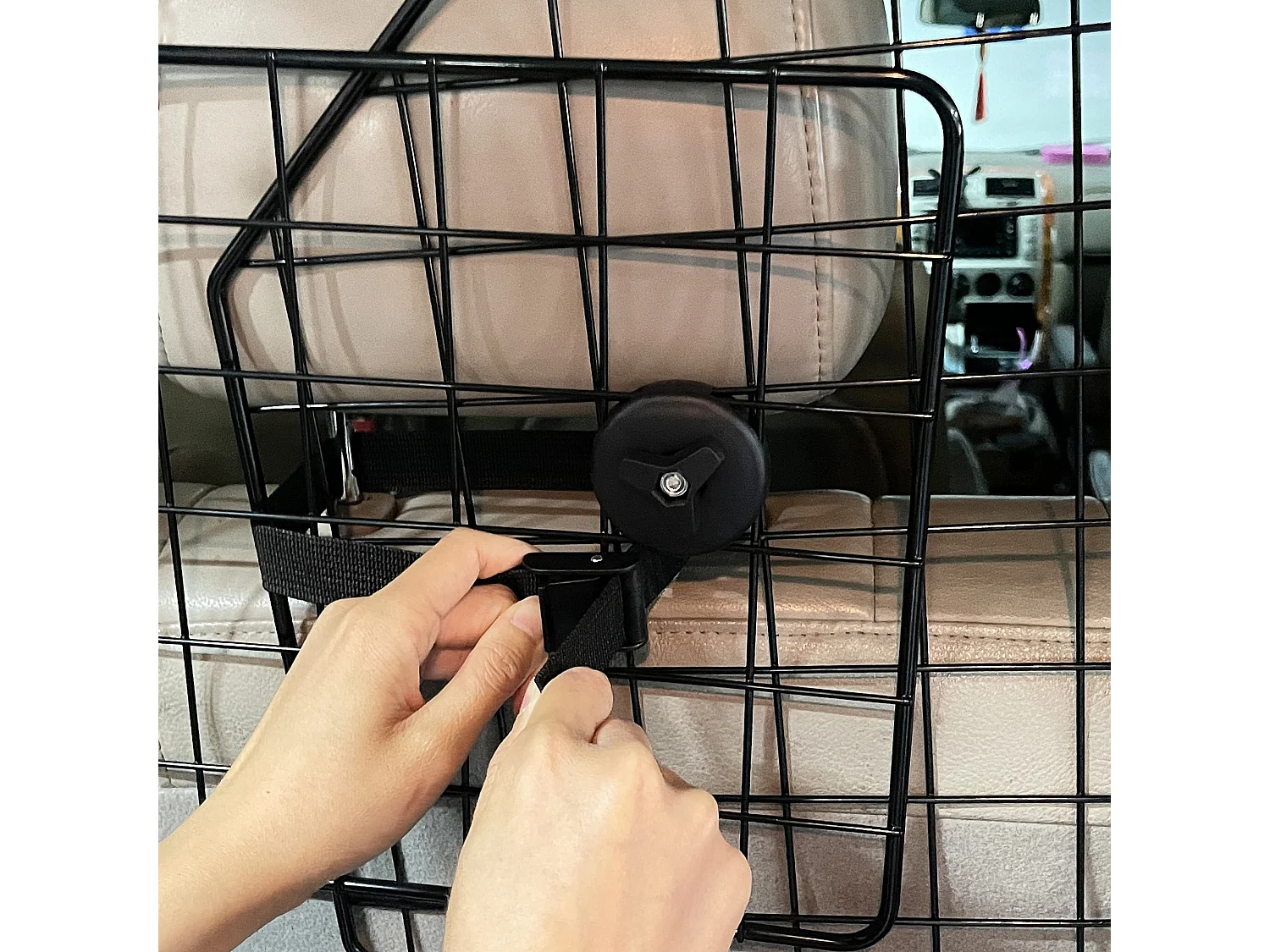 Griglia divisoria auto per cani regolabile e pieghevole 93-150x42cm