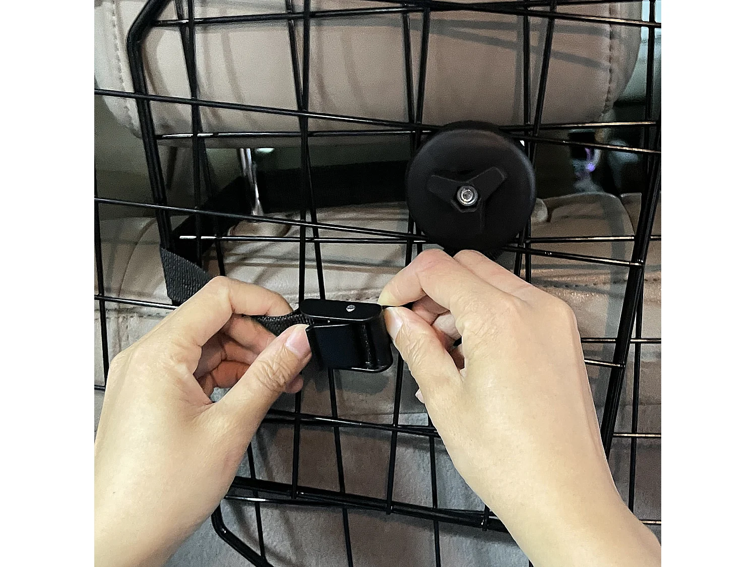 Griglia divisoria auto per cani regolabile e pieghevole 93-150x42cm