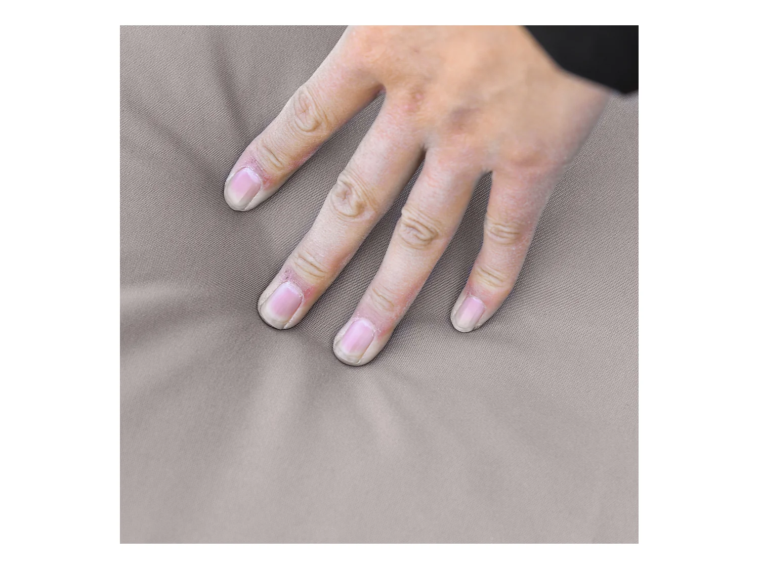 Sdraio da giardino con schienale reclinabile in rattan grigio