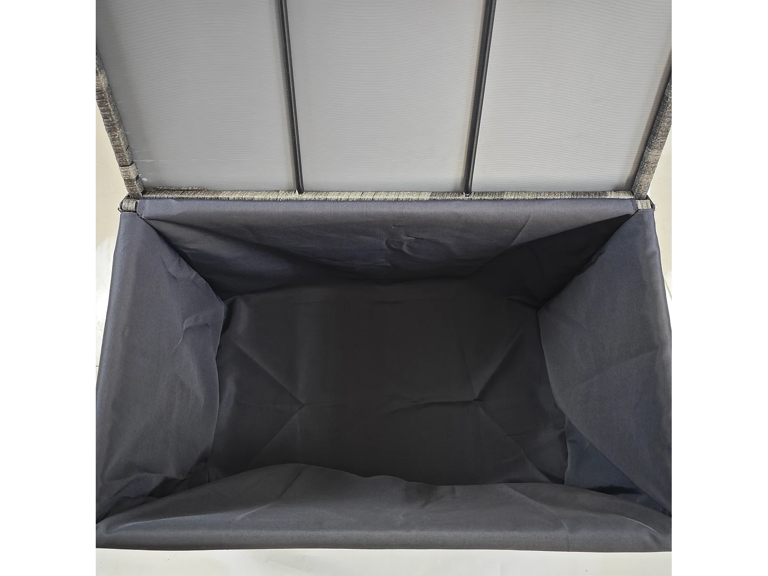 Baule da giardino con sacco interno in tessuto e rattan pe grigio