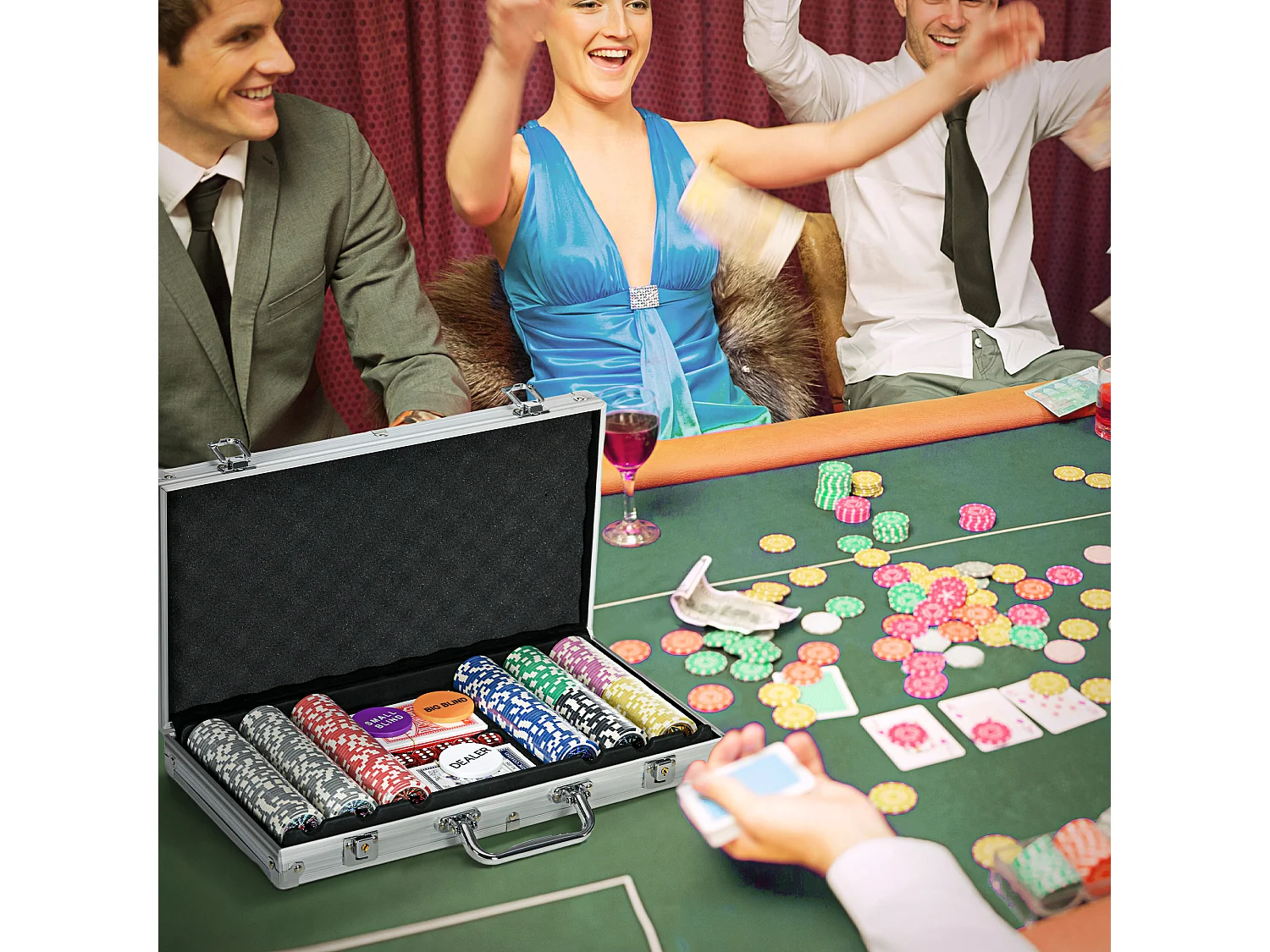 Set poker per 8 giocatori con 300 fiches 2 mazzi di carte e 5 dadi