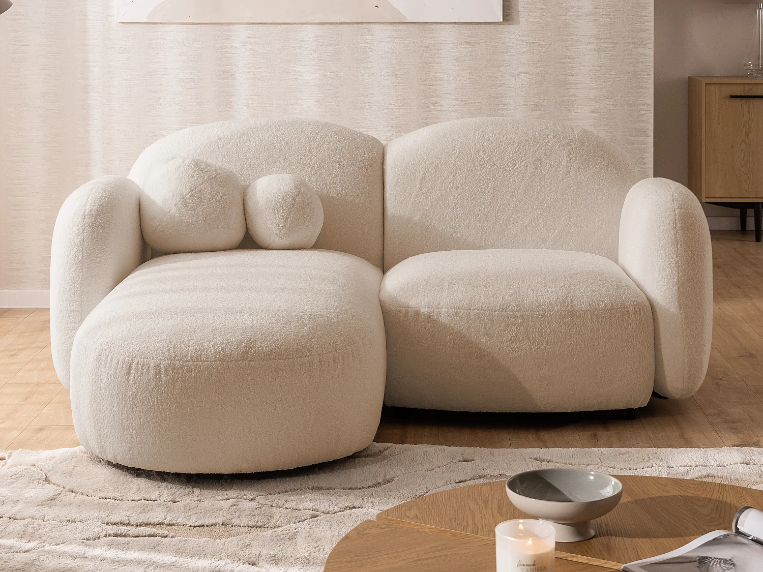 Nuvola - Moderne Ecksofa L-Form aus Hellbeige Bouclé-Stoff mit abgerundetem Design und hohem Sitzkomfort