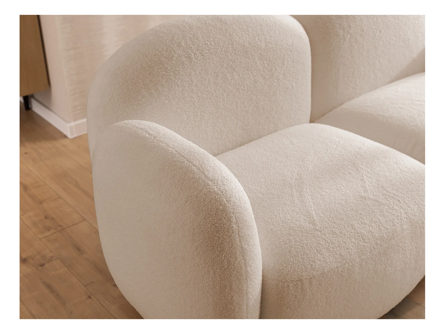 Nuvola - Moderne Ecksofa L-Form aus Hellbeige Bouclé-Stoff mit abgerundetem Design und hohem Sitzkomfort