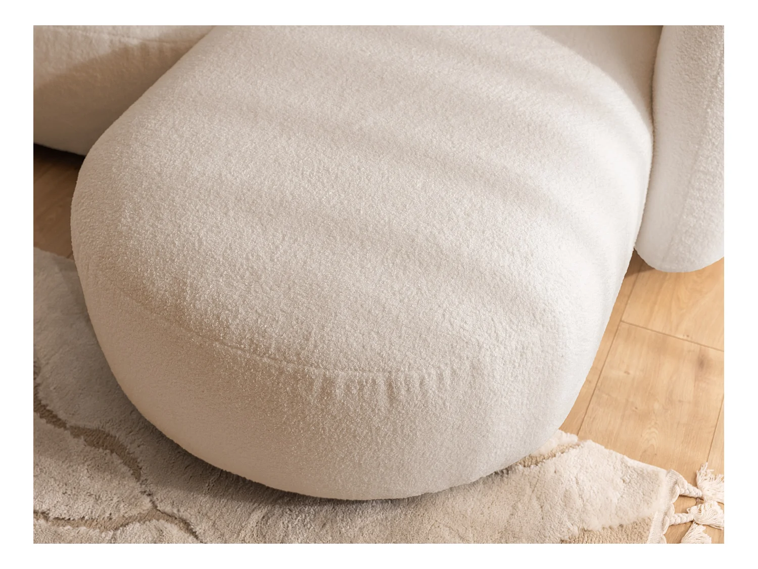 Nuvola - Moderne Ecksofa L-Form aus Hellbeige Bouclé-Stoff mit abgerundetem Design und hohem Sitzkomfort