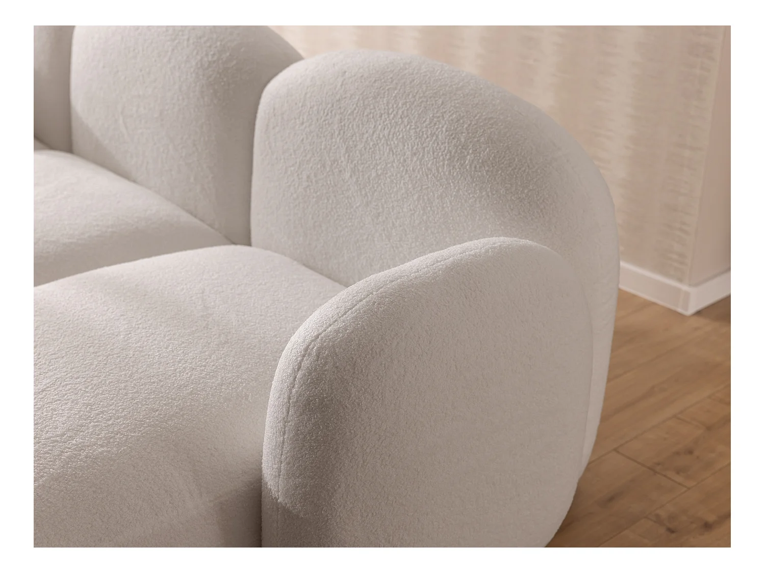 Nuvola - Moderne Wohnlandschaft aus Weiß Bouclé mit abgerundetem Design und hohem Sitzkomfort