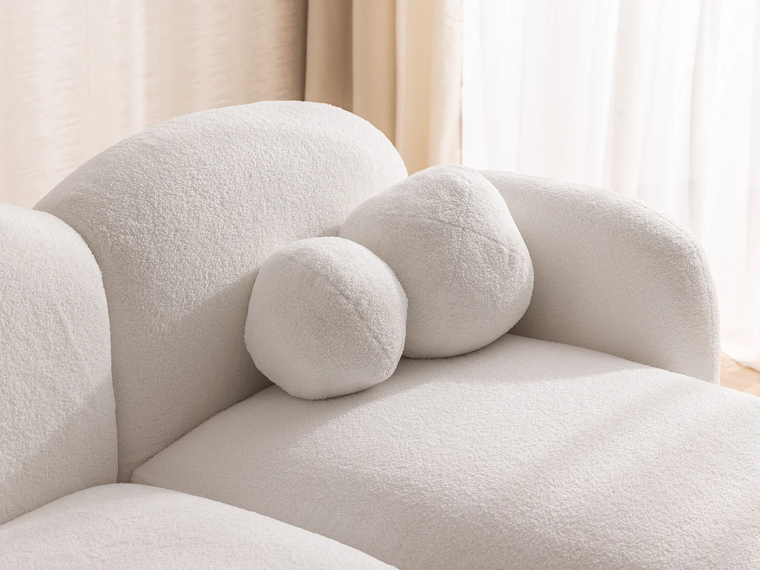 Nuvola - Moderne Ecksofa L-Form aus Weiß Bouclé-Stoff mit abgerundetem Design und hohem Sitzkomfort