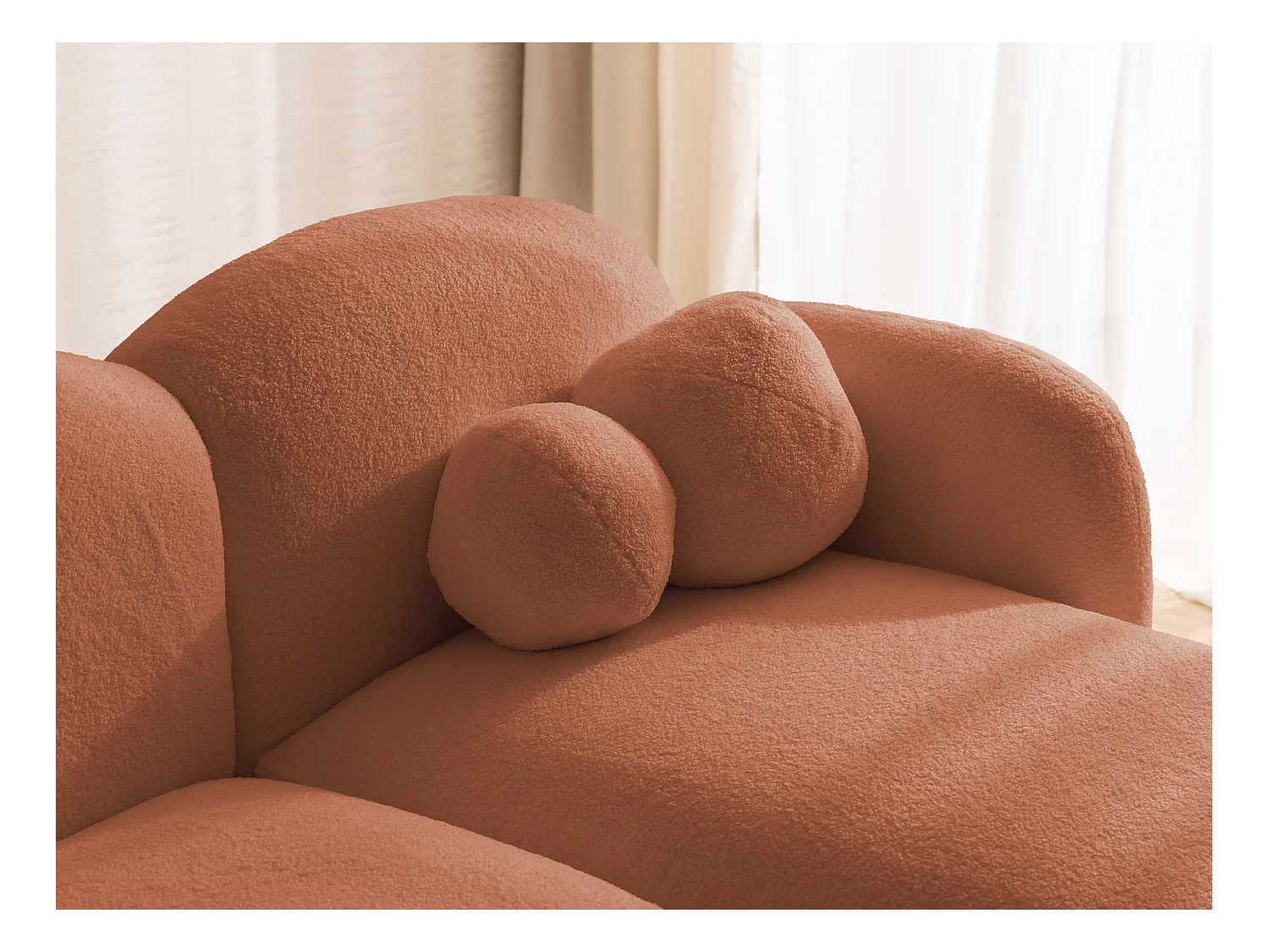 Nuvola - Moderne Ecksofa L-Form aus Terracotta Bouclé-Stoff mit abgerundetem Design und hohem Sitzkomfort
