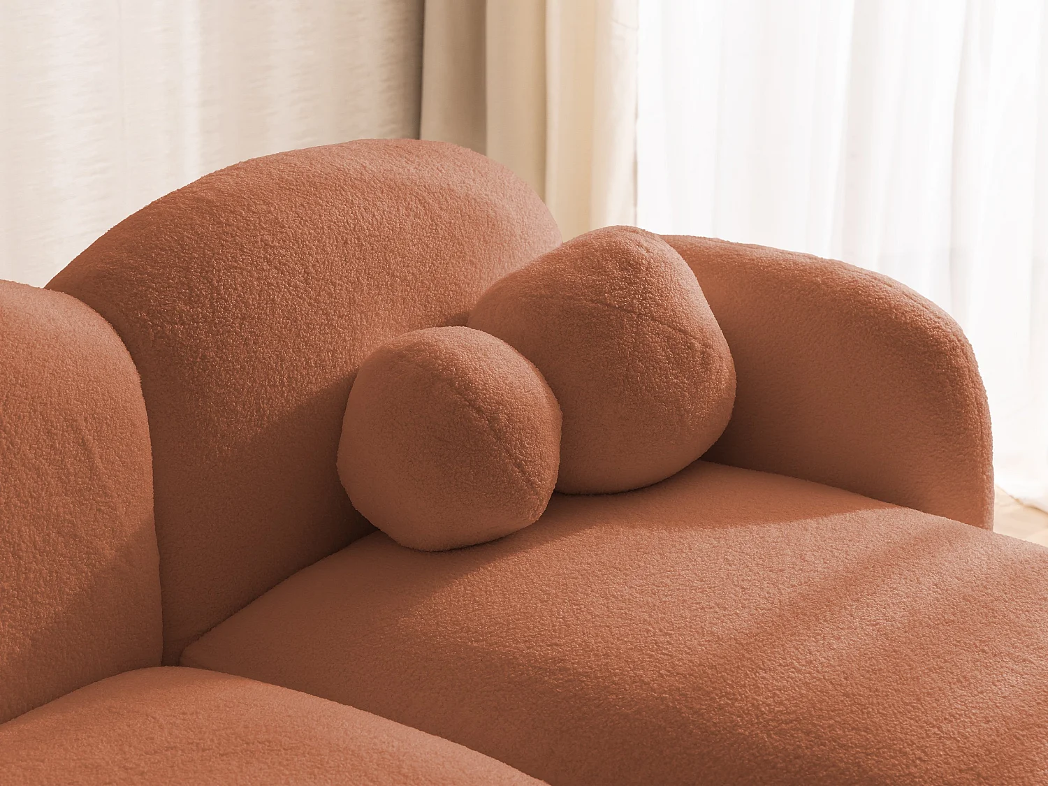Nuvola - Moderne Ecksofa L-Form aus Terracotta Bouclé-Stoff mit abgerundetem Design und hohem Sitzkomfort
