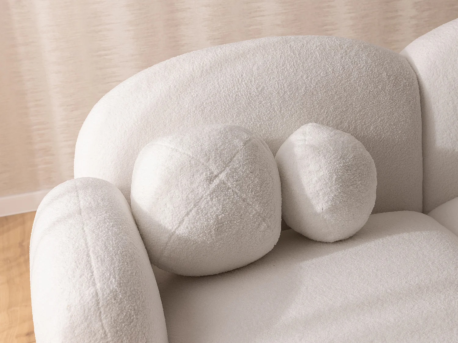 Nuvola - Moderne Ecksofa L-Form aus Weiß Bouclé-Stoff mit abgerundetem Design und hohem Sitzkomfort