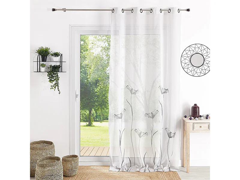 Voilage blanc brodé  de fleurs