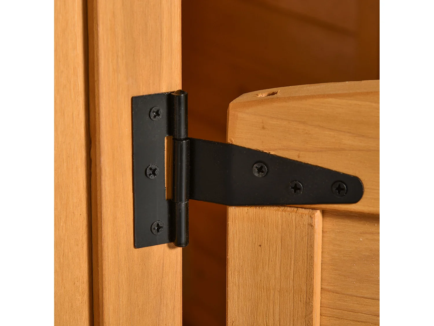 Casetta in legno per bambini con porta e finestre gialla