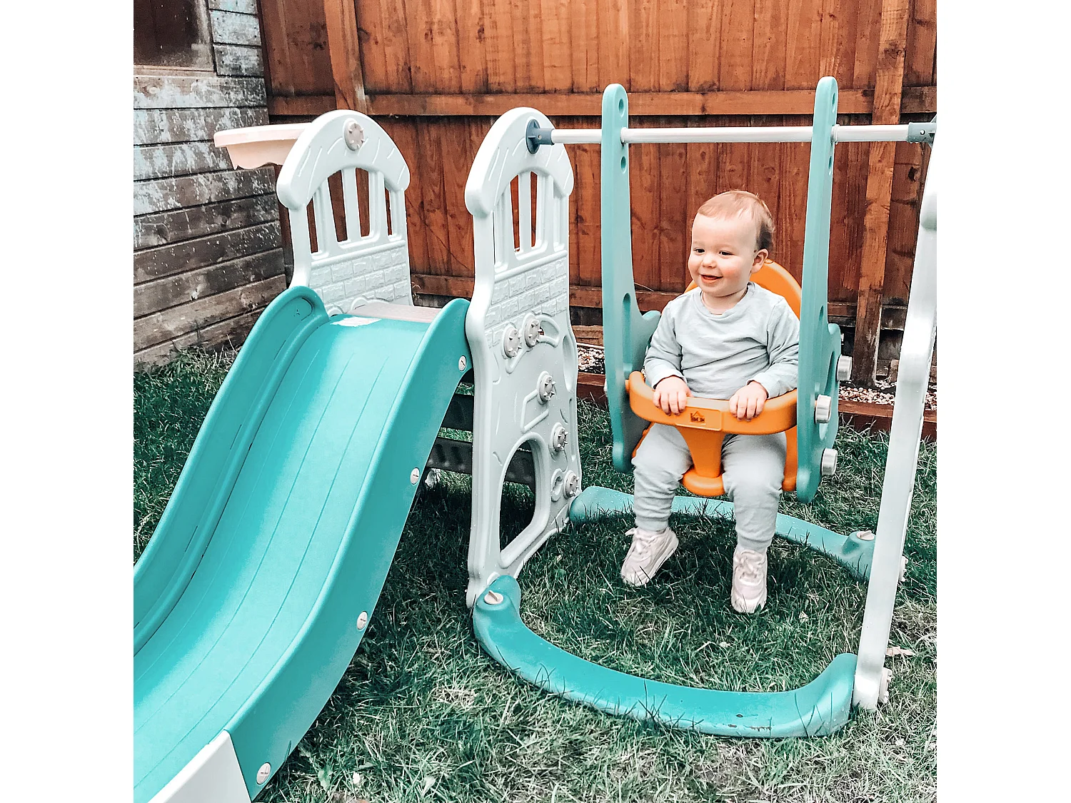 Scivolo per bambini con altalena regolabile canestro e palle