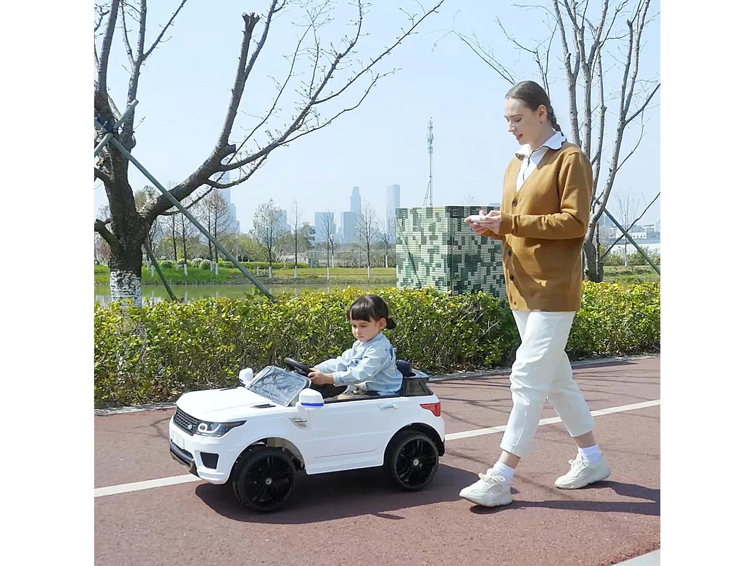 Macchina elettrica per bambini 3-6 anni con telecomando bianco