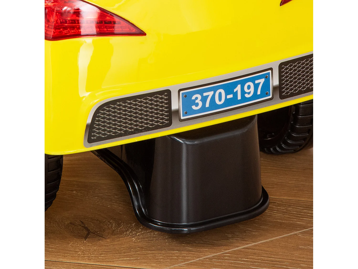 Macchina giocattolo per bambini cavalcabile con volante e fari