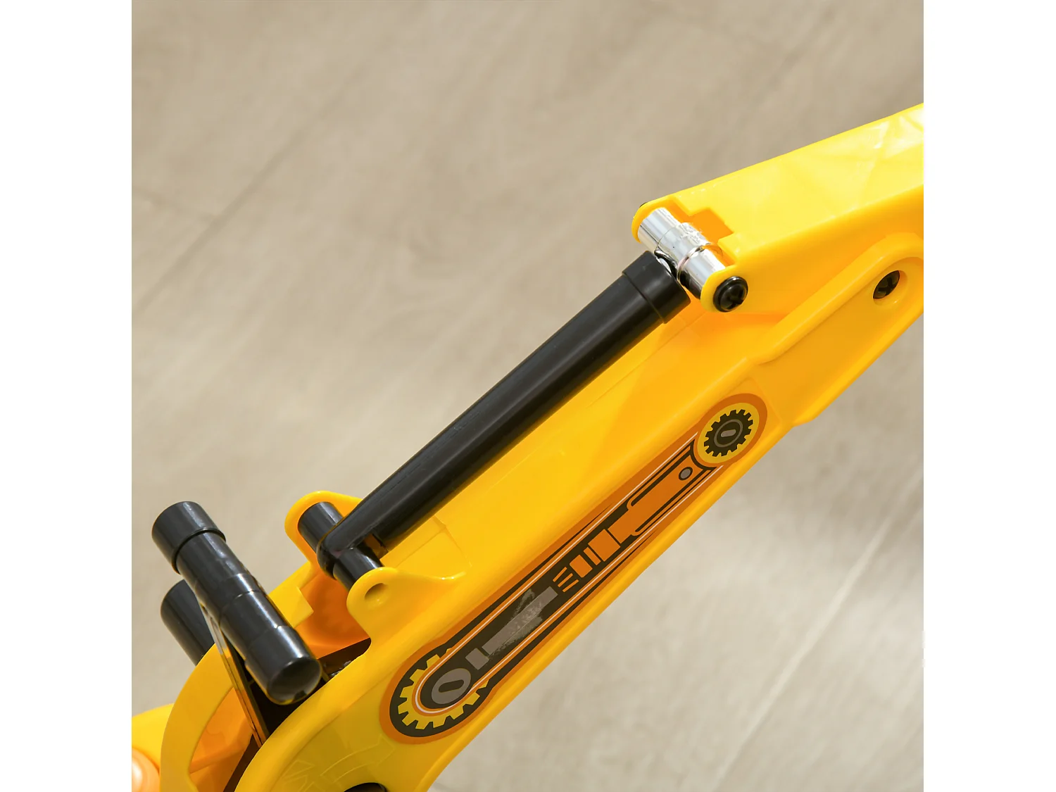 Ruspa giocattolo per bambini con schienale e braccio mobile