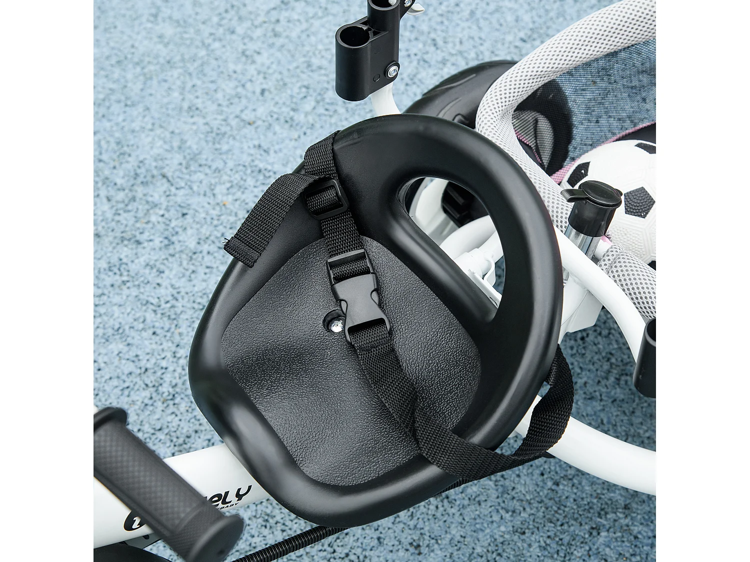 Triciclo per bambini 1-5 anni con maniglione e tettuccio regolabile