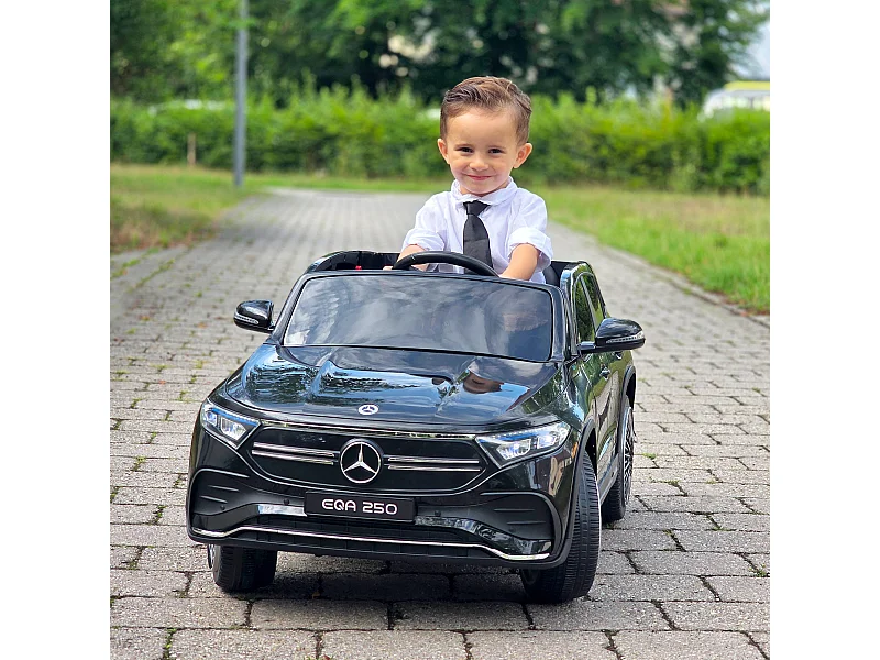 Macchina elettrica per bambini con licenza mercedes benz eqa nero