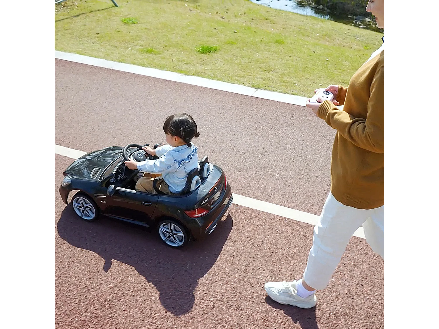 Macchina elettrica per bambini mercedes slc 300 con telecomando nero