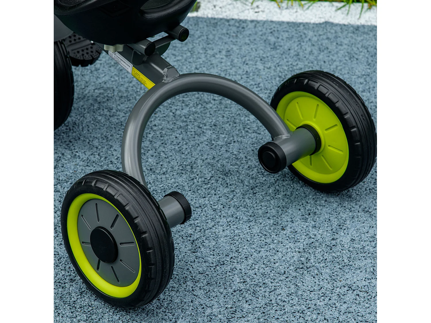 Triciclo per bimbi 2-5 anni regolabile con campanello nero