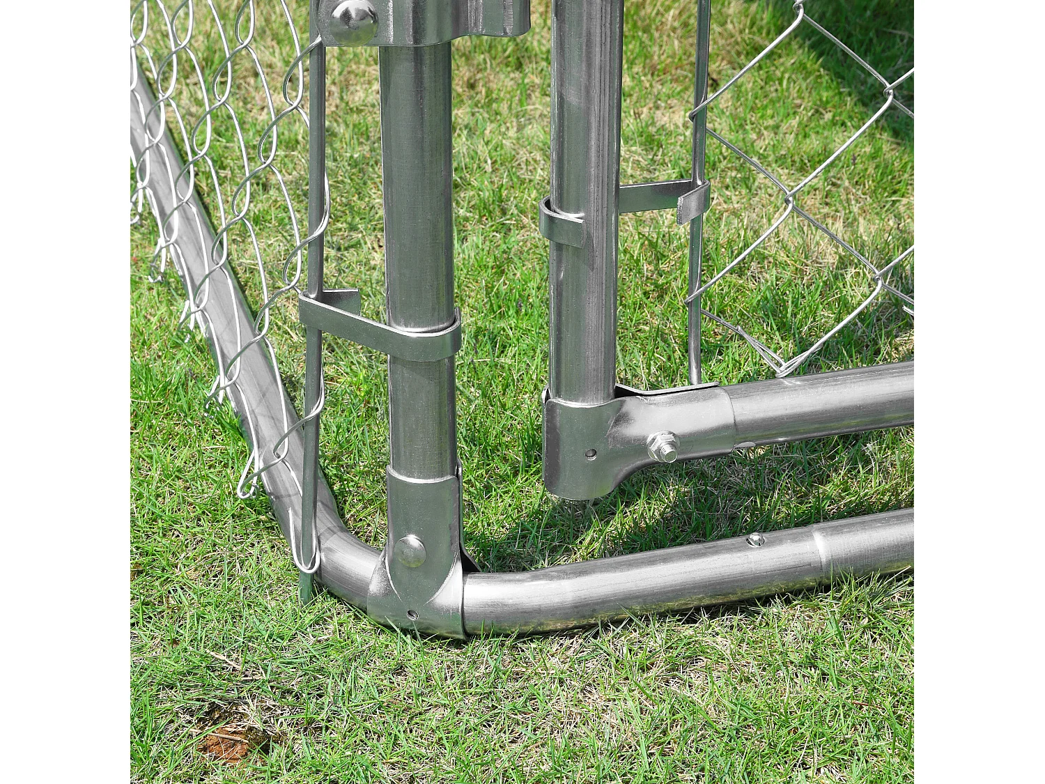 Recinto per cani da esterno in metallo con copertura impermeabile