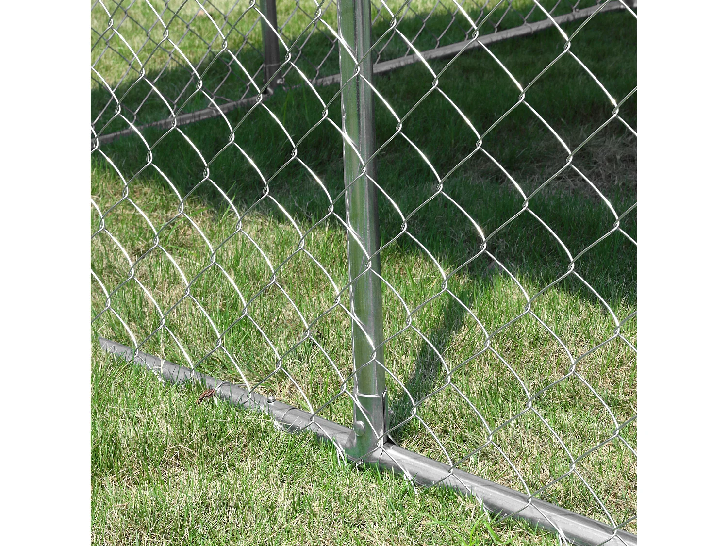 Recinto per cani da esterno in metallo con copertura impermeabile