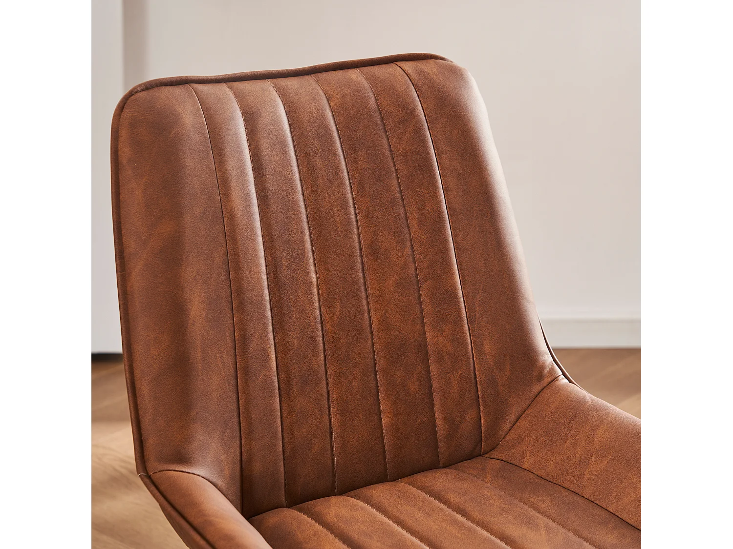 Juego de 2 sillas de comedor con respaldo tapizado y patas de metal plateado - PU marrón