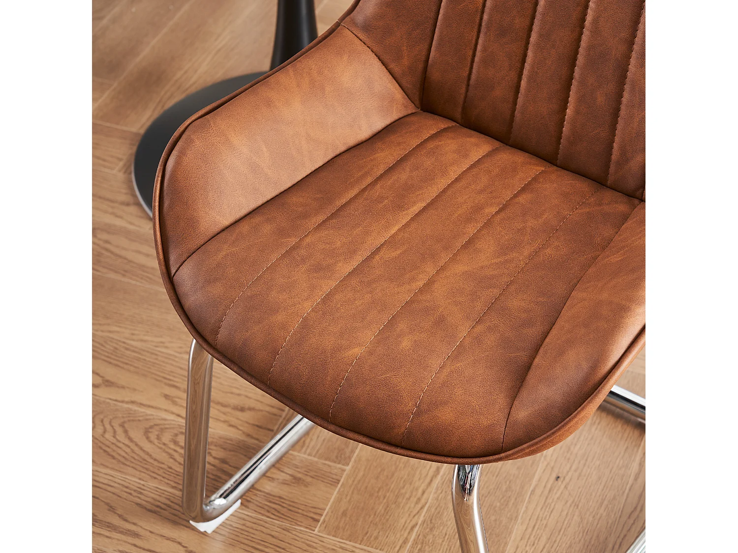 Juego de 2 sillas de comedor con respaldo tapizado y patas de metal plateado - PU marrón