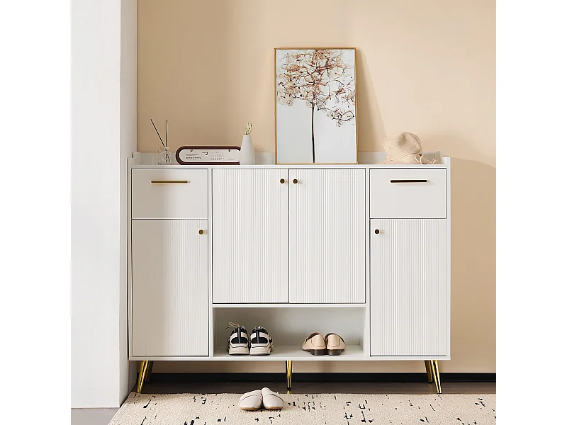 Biała szafka na buty z 2 szufladami i 4 drzwiami, złotymi uchwytami i nogami