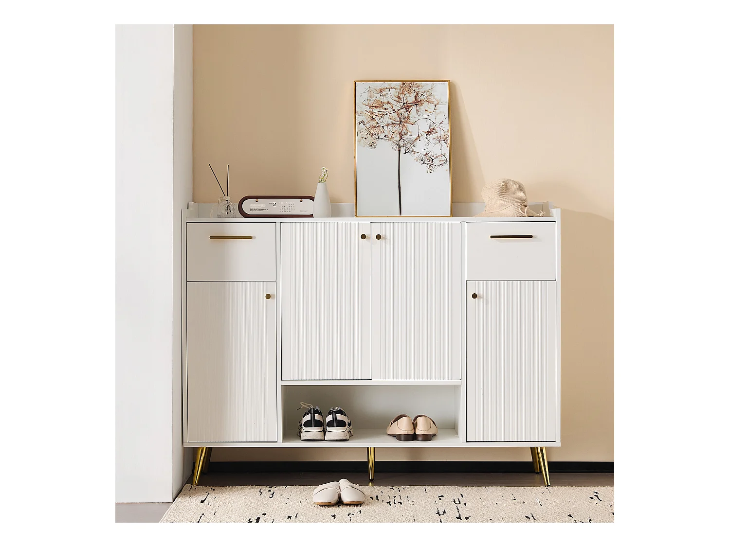 Meuble à chaussures blanc avec 2 tiroirs de rangement et 4 portes, poignées et pieds dorés