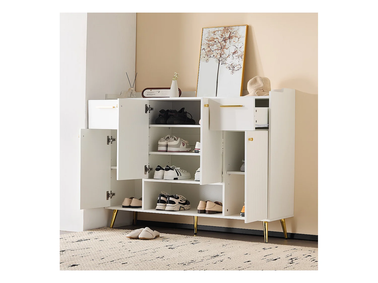 Meuble à chaussures blanc avec 2 tiroirs de rangement et 4 portes, poignées et pieds dorés