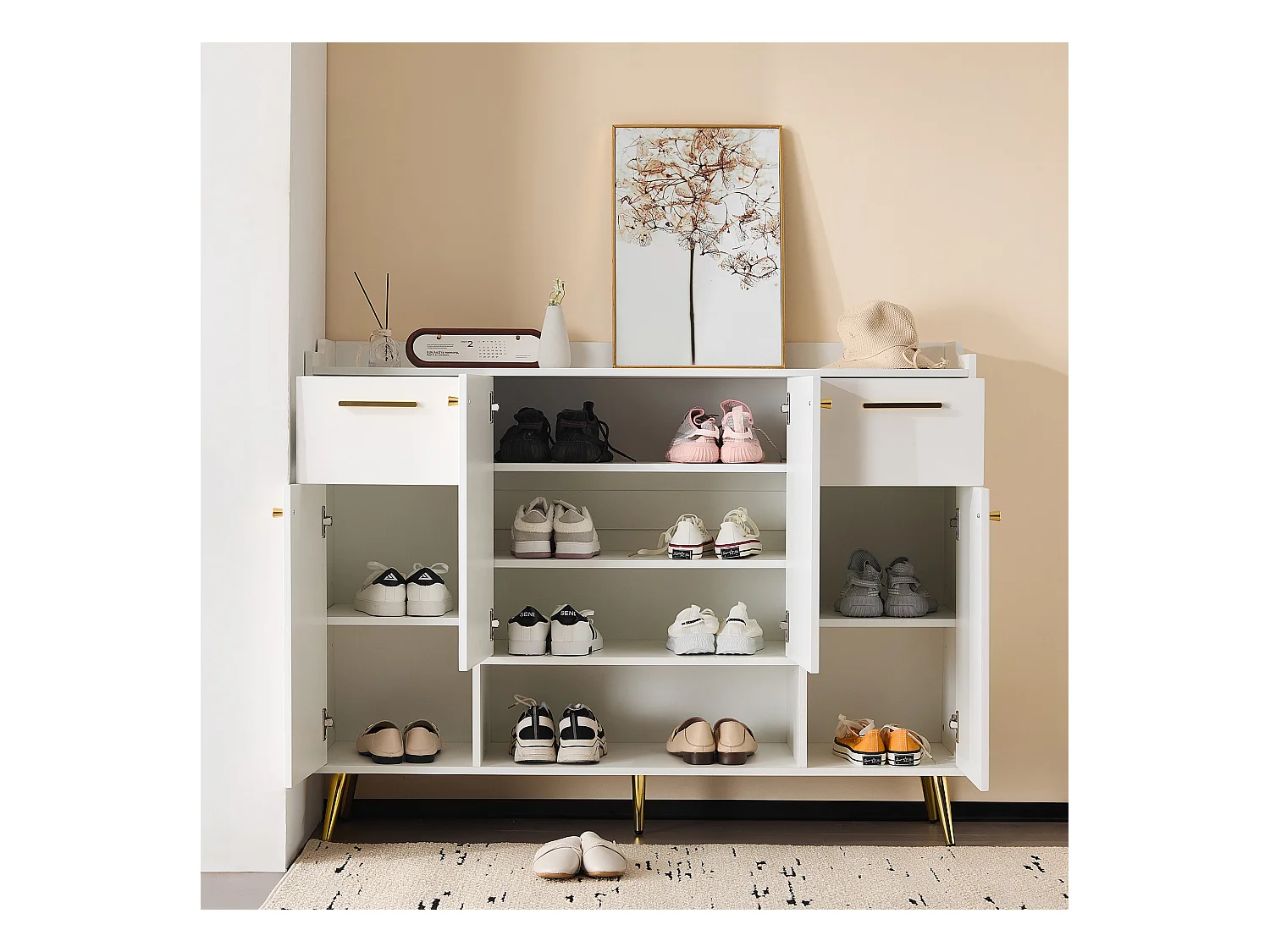 Meuble à chaussures blanc avec 2 tiroirs de rangement et 4 portes, poignées et pieds dorés