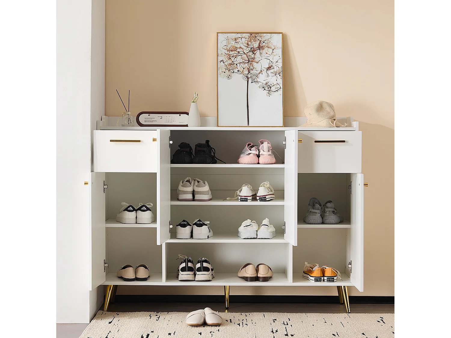 Biała szafka na buty z 2 szufladami i 4 drzwiami, złotymi uchwytami i nogami