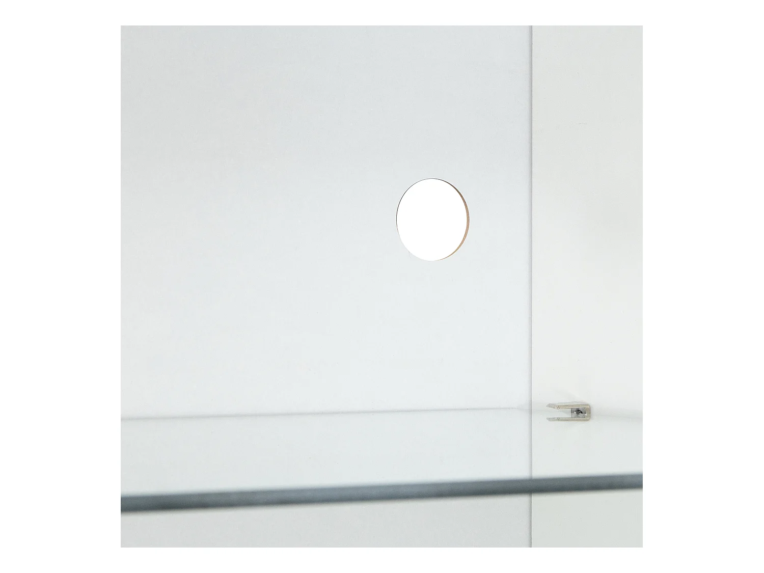 Weiße Vitrine mit LED-Beleuchtung, 2 Türen und Stauraumteilern – für Wohnzimmer und Büro