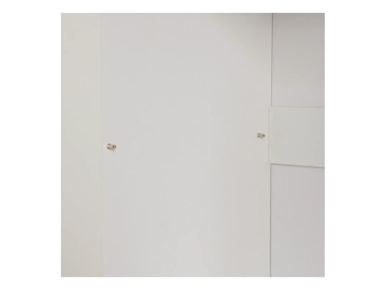 Buffet blanc avec 3 portes de rangement et pieds en métal - pour salon et salle à manger