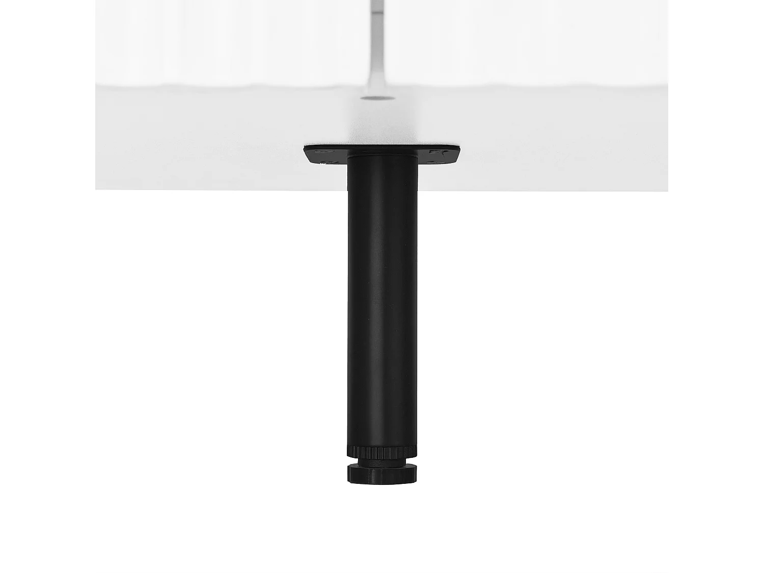 Wit dressoir met 4 gestreepte deuren en verstelbare tussenschotten, gouden handgrepen