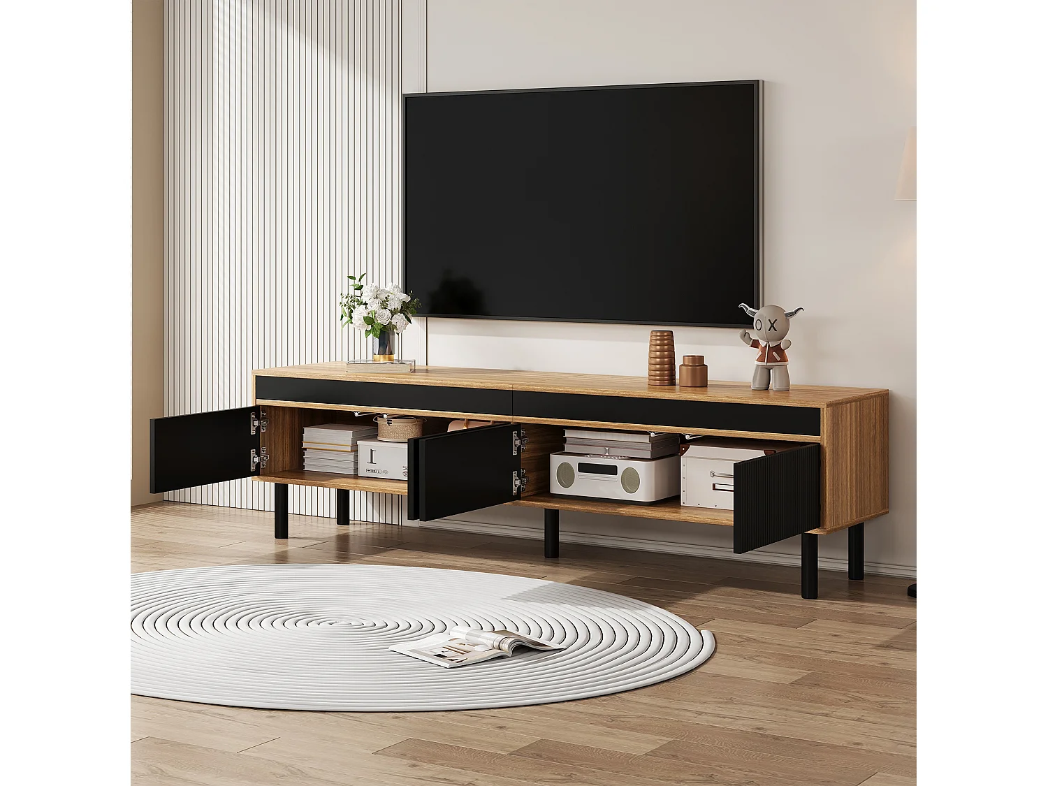Meuble TV 170 cm avec 4 portes rayées noires et pieds en bois, plateau couleur bois - pour salon et bureau