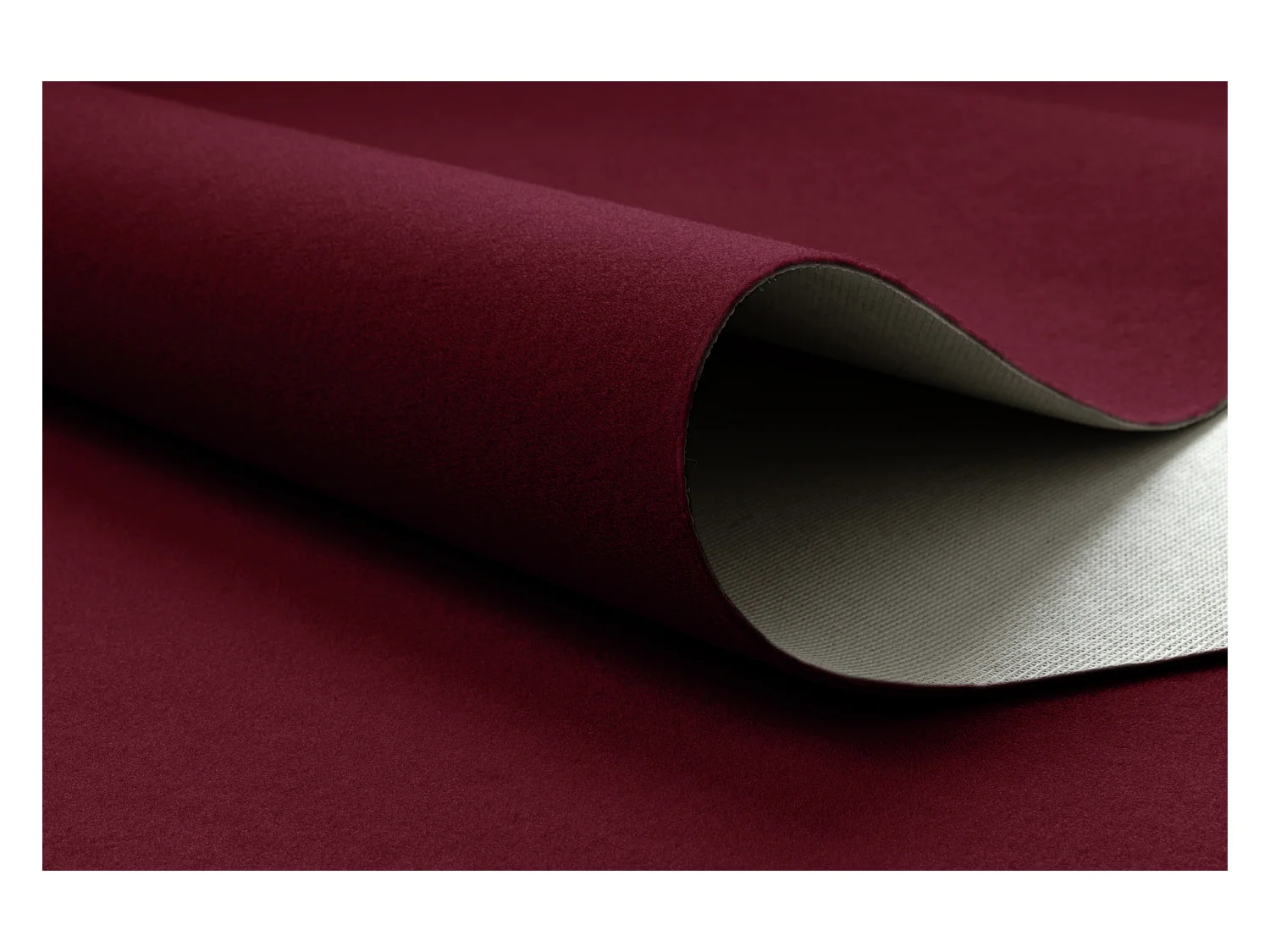 Tapijt met rubber bekleed RUMBA 1375 éénkleurig kersen kleur 200x200 cm