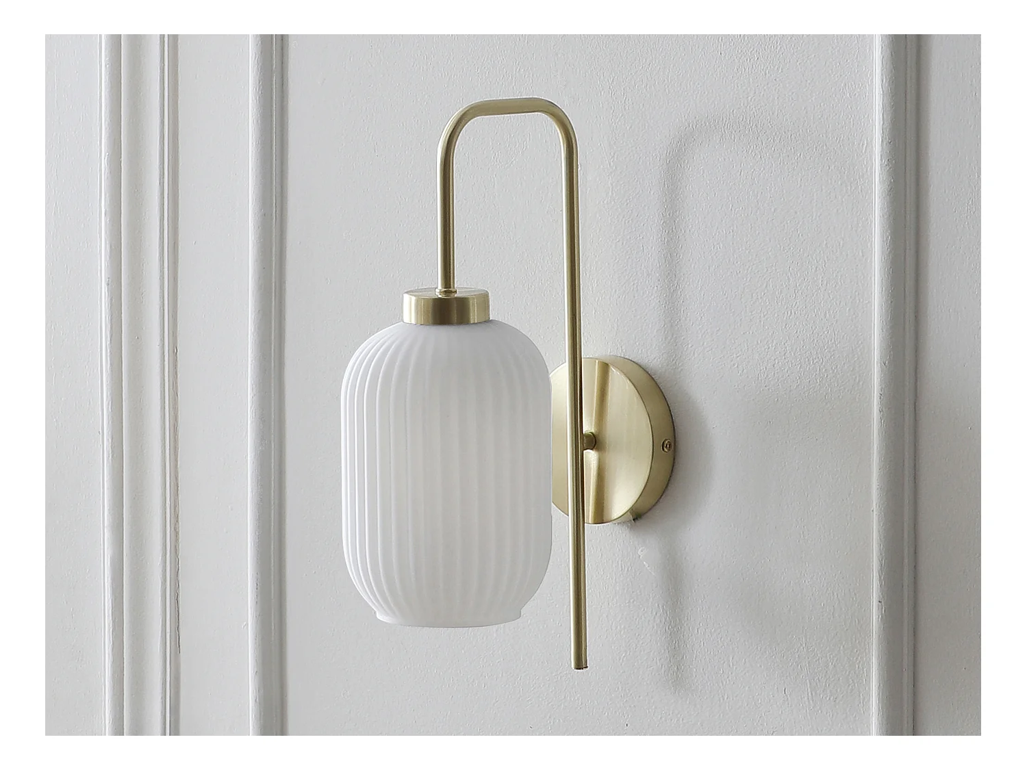 Lot de 2 appliques murales en laiton brossé et verre texturé blanc - L. 25 x H. 41 cm - Doré - LOUXOR