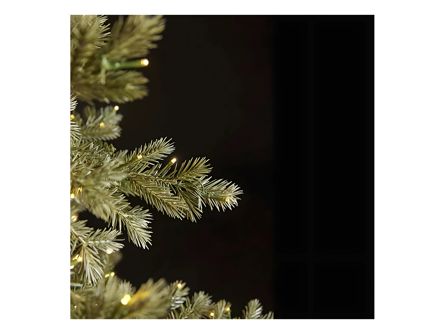 Sapin de Noël "Rugiada" avec lumières LED en PE effet Real Touch + PVC de la plus haute qualité 240 cm