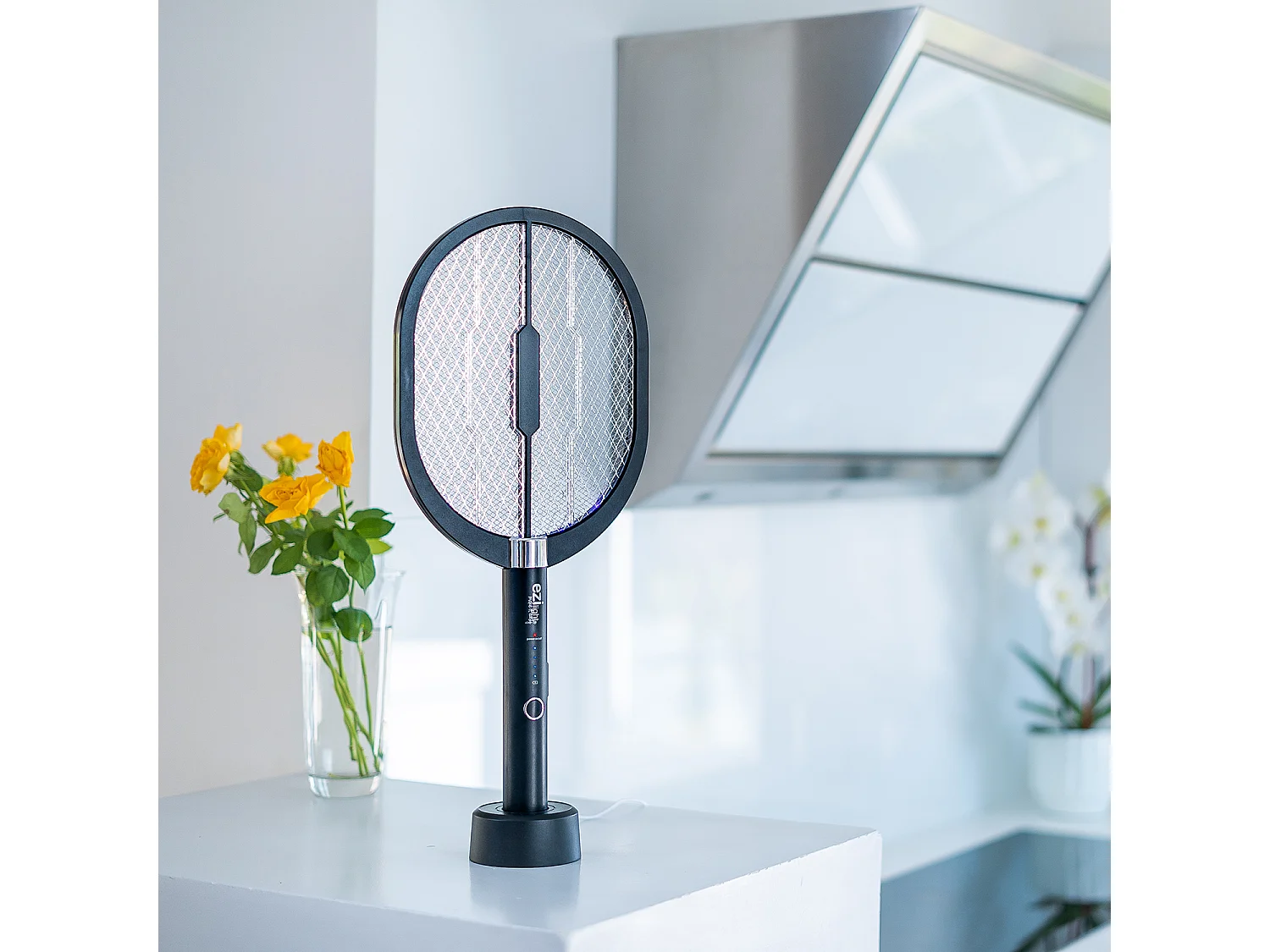 Mückenabwehrracket EZIlight® Mosquito Racket - Phototax™ Technologie, USB-Aufladung, Leise