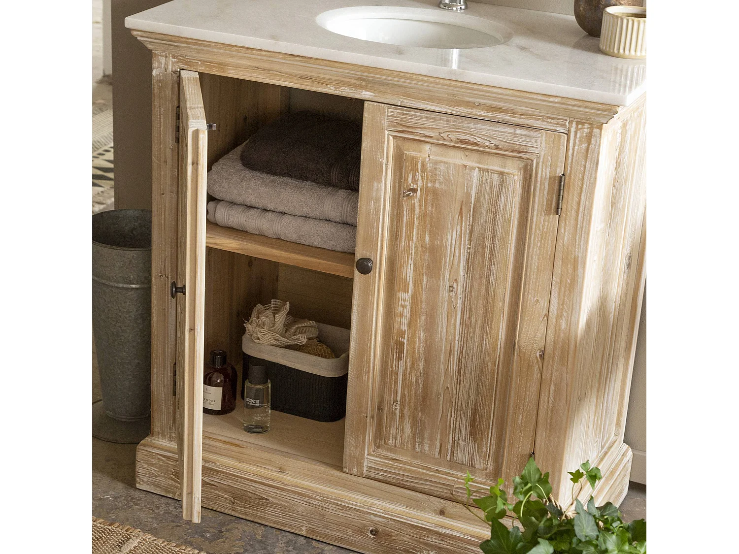 Meuble sous vasque en pin recyclé blanchi Gemma