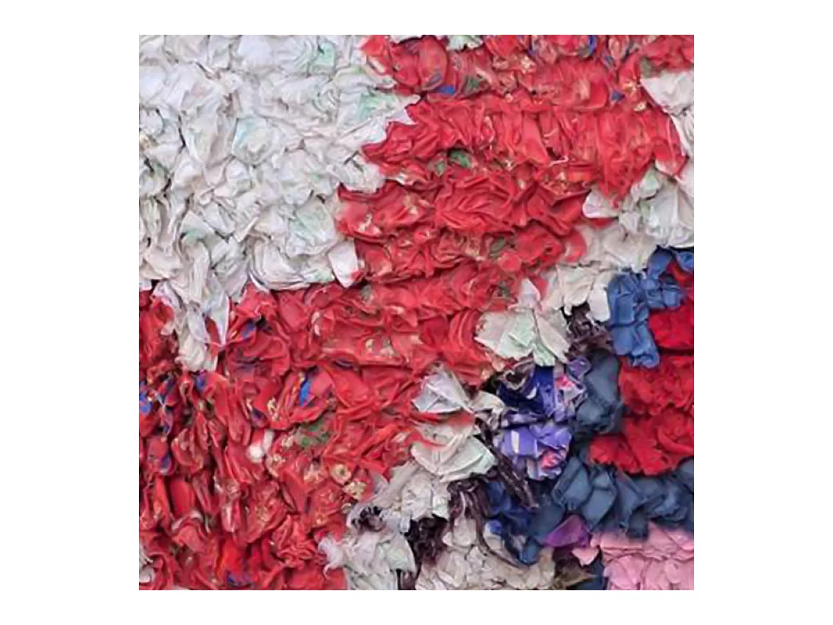 Authentique tapis berbère 160x250 fait main en tissu recyclé rose et bleu BOUSKE