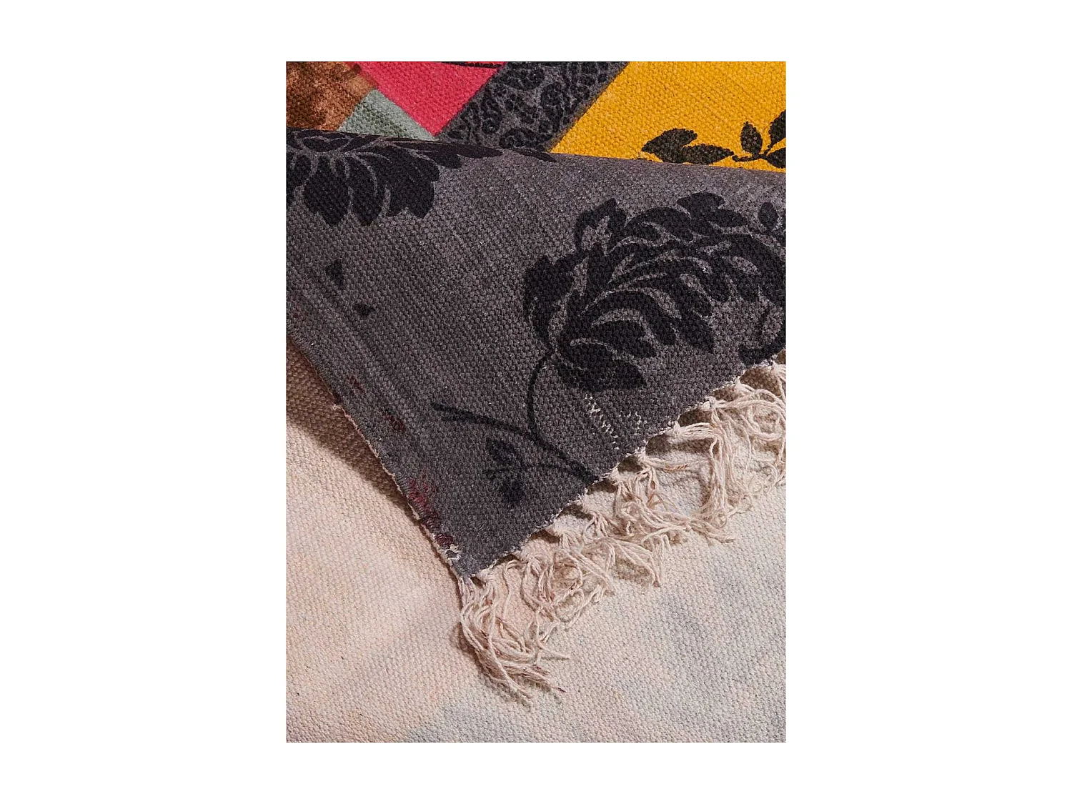 Tapis kilim 140x190 rectangle fait main en coton jaune motif ethnique